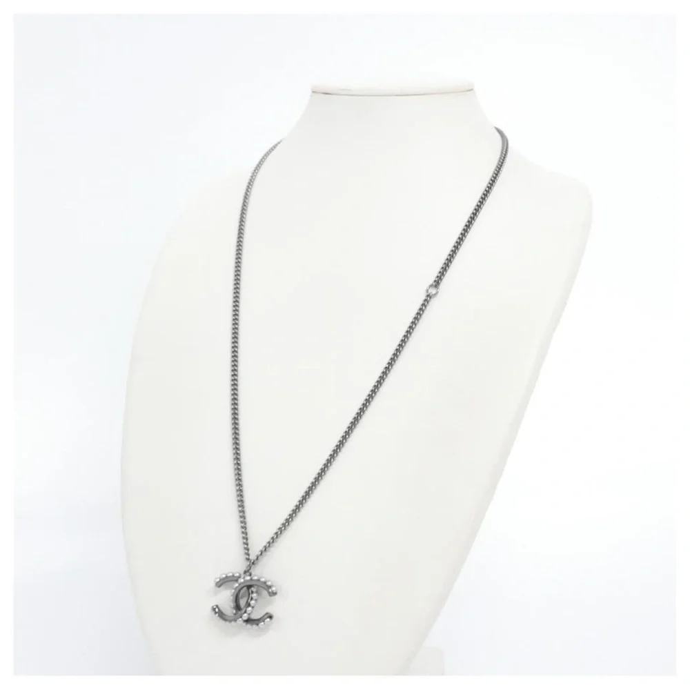 Authentic Chanel CC Faux Pearl Necklace Gold Tone - Picture 3 of 12